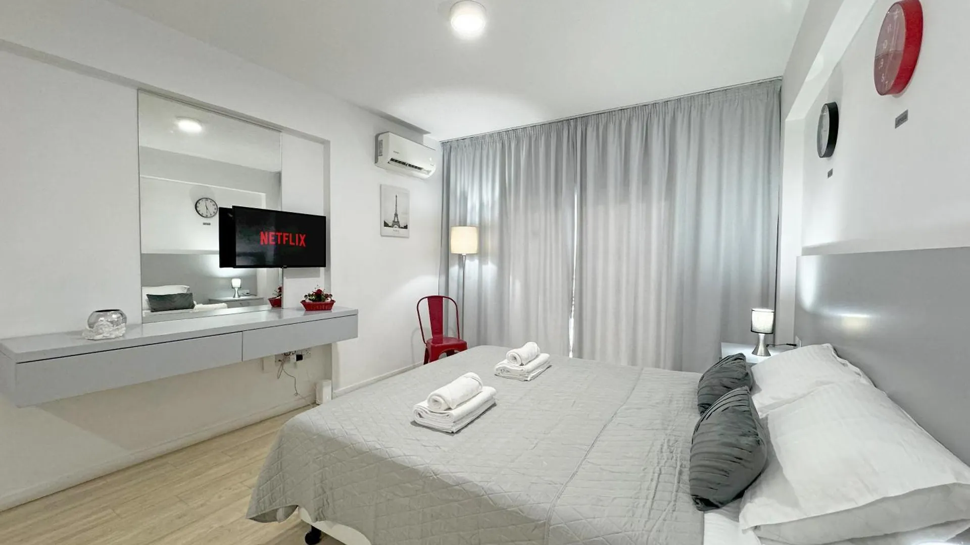 Palmbeach Larnaka Finikoudes - 1Min To Beach Cyprus